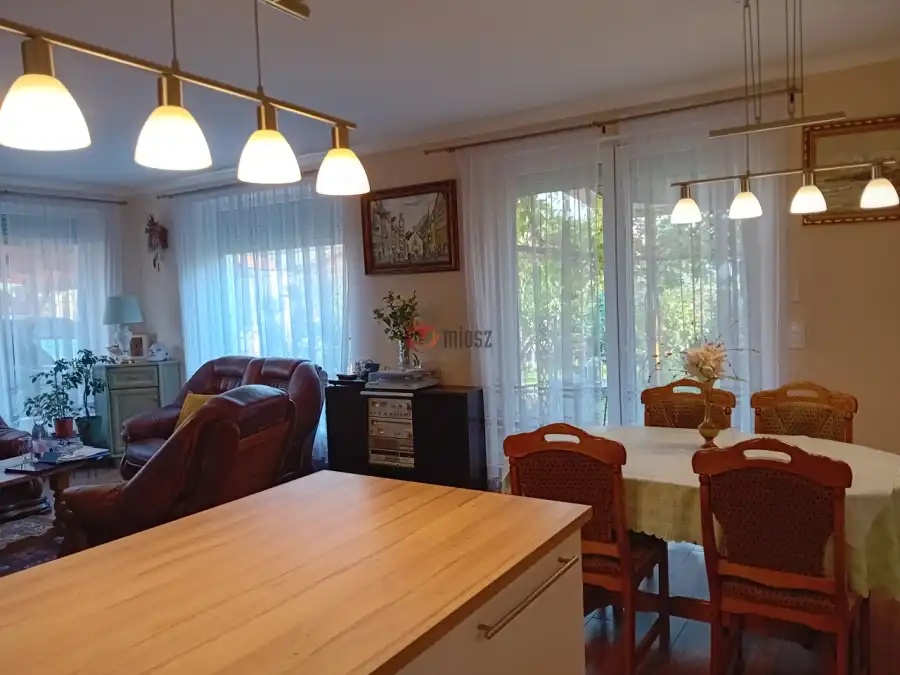 eladó újszerű sorház, Telki