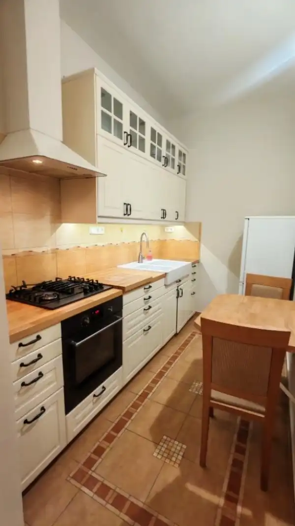 Eladó újszerű téglalakás, Budapest, VI. kerület 1 szoba 41 m² 55.9 M Ft