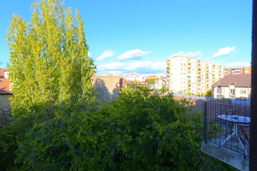 eladó újszerű téglalakás, Budapest, VIII. kerület