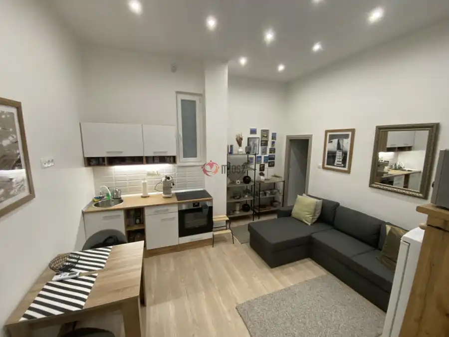 eladó újszerű téglalakás, Budapest, VIII. kerület