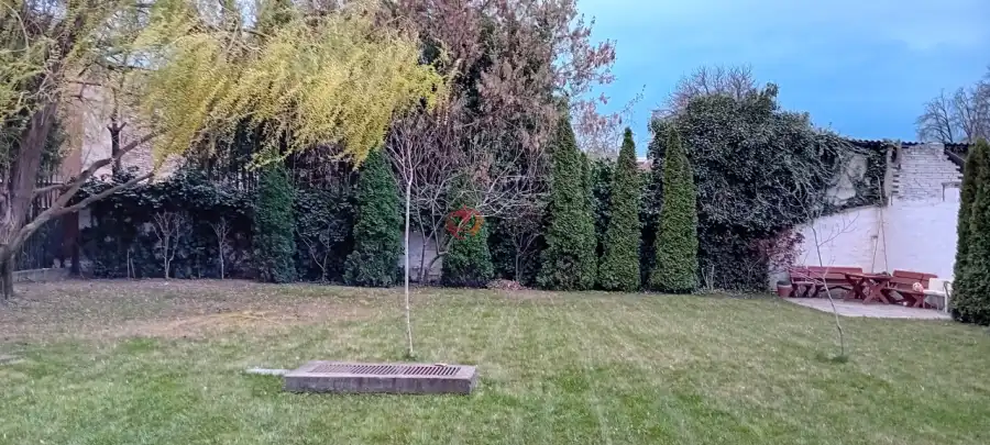 eladó újszerű téglalakás, Budapest, XV. kerület