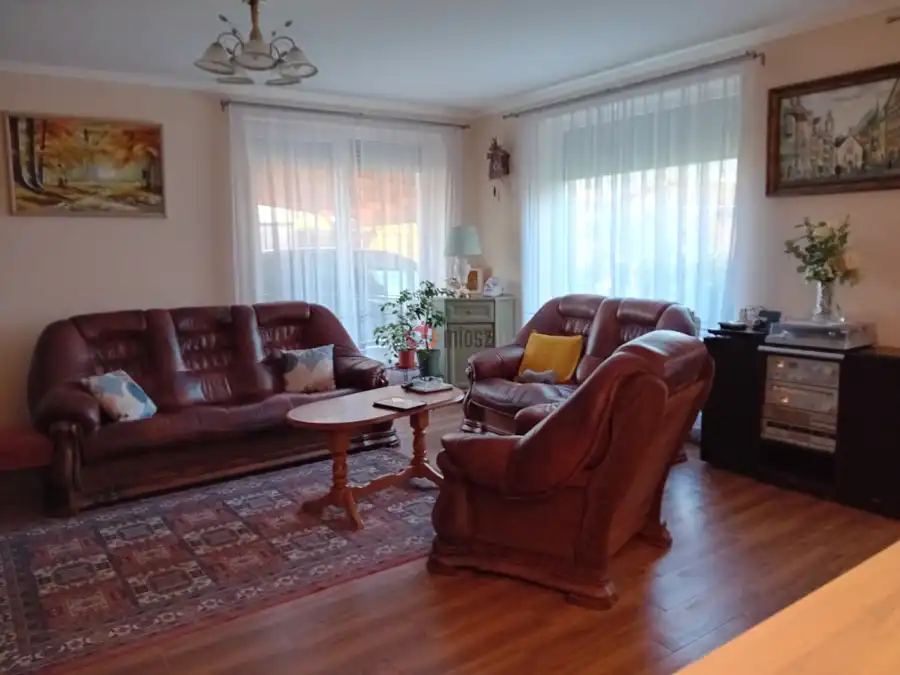 eladó újszerű téglalakás, Telki