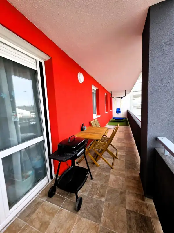 Eladó újszerű téglalakás, Veszprém 1+3 szoba 79 m² 96.9 M Ft