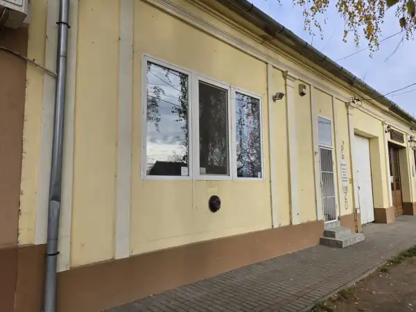 Eladó üzlet, Madaras 110 m² 15 M Ft