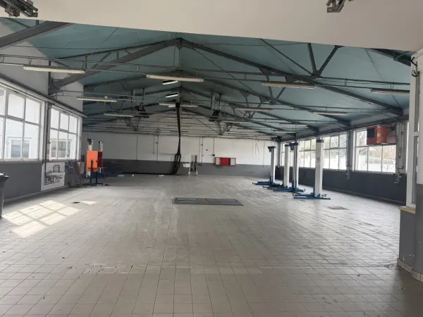 Kiadó ipari ingatlan, Szolnok 940 m² 1 M Ft/hó