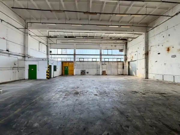 Kiadó raktár, Vác 324 m² 243 E Ft/hó