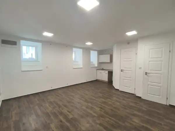 Kiadó üzlet, Budapest, IX. kerület 22 m² 150 E Ft/hó