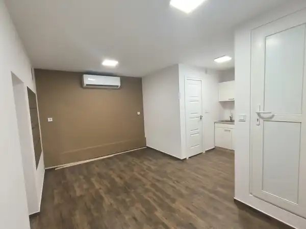 Kiadó üzlet, Budapest, IX. kerület 13 m² 140 E Ft/hó
